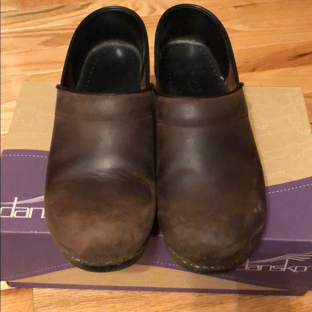 Dansko Professional Oiled clogs sz 39 brown